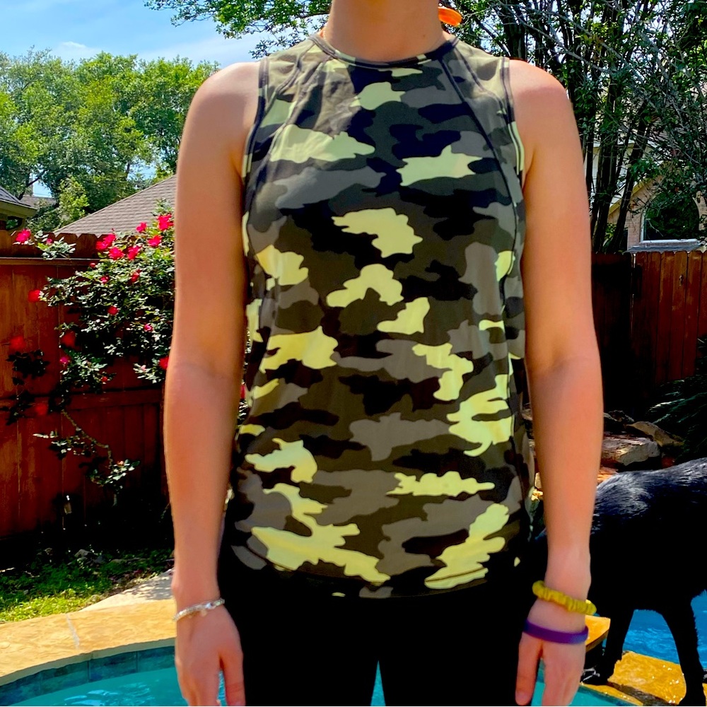 Lululemon Sculpt tank top back vent green camo